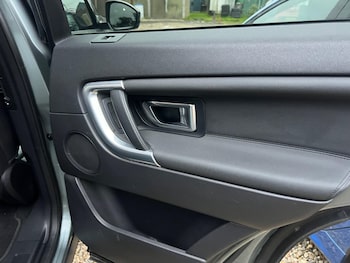 Used Land Rover Discovery Sport for sale - 76239718: Photo 2