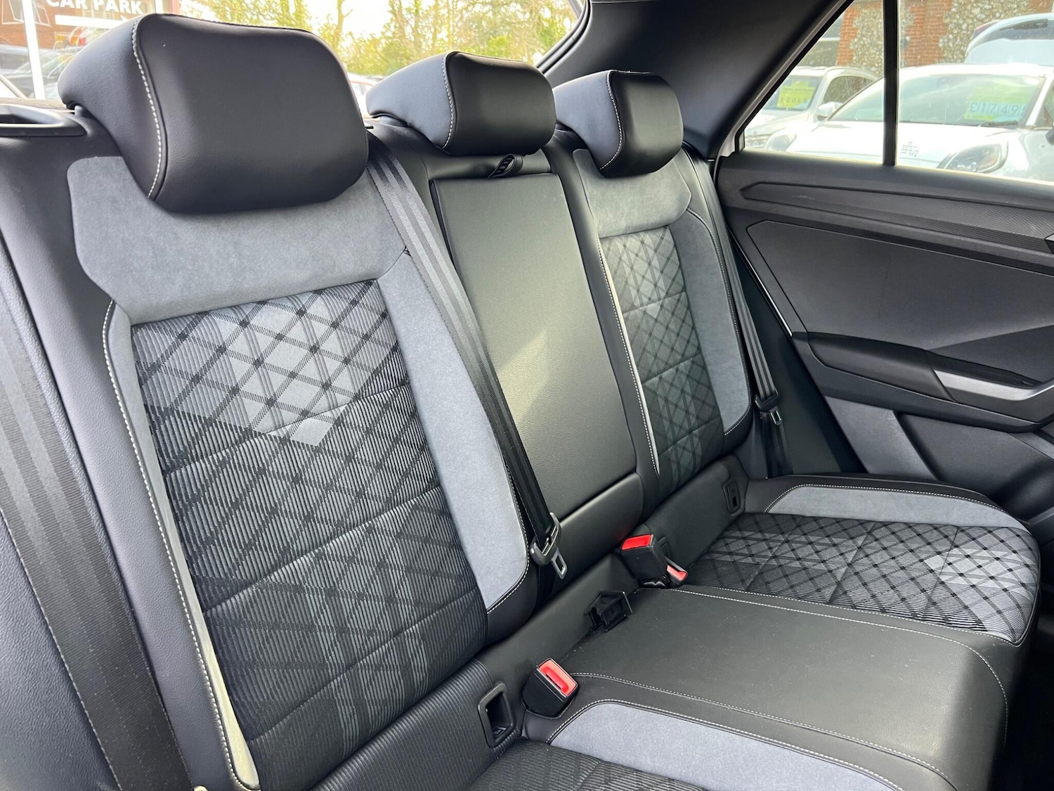 Used Volkswagen T-Roc 2023 for sale - 77267618: Photo 3