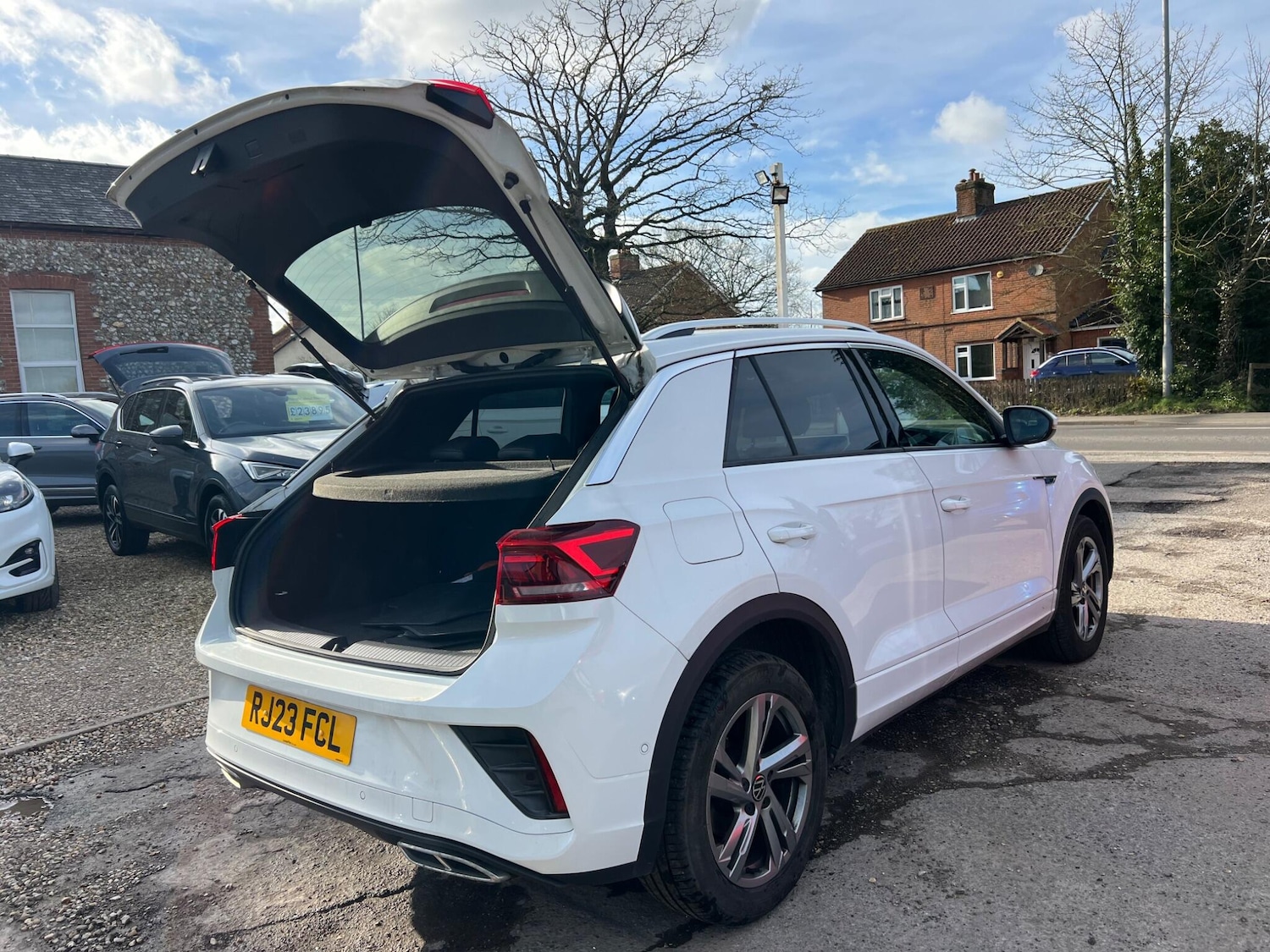 Used Volkswagen T-Roc 2023 for sale - 77267618: Photo 31