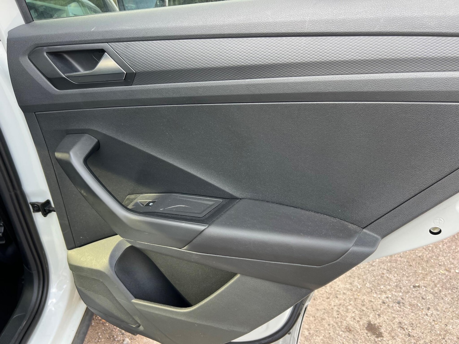 Used Volkswagen T-Roc 2023 for sale - 77267618: Photo 4