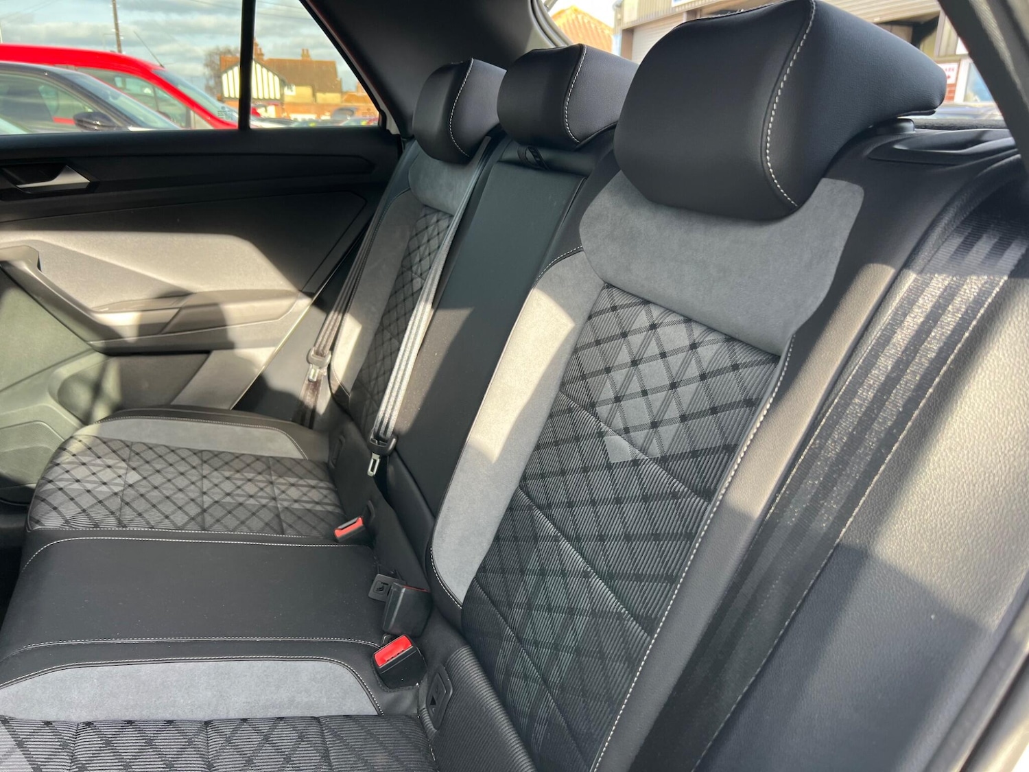 Used Volkswagen T-Roc 2023 for sale - 77267618: Photo 48