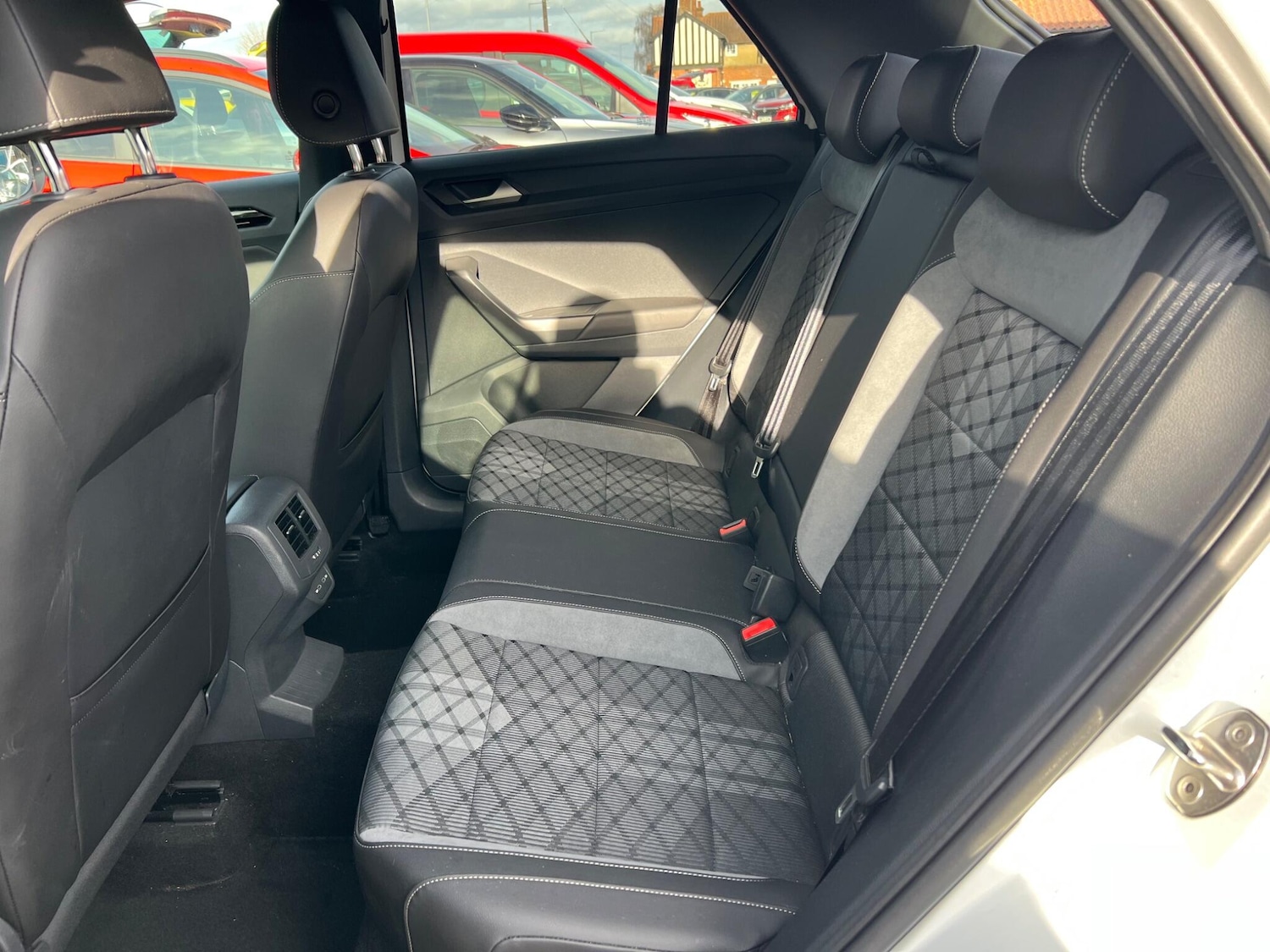 Used Volkswagen T-Roc 2023 for sale - 77267618: Photo 49