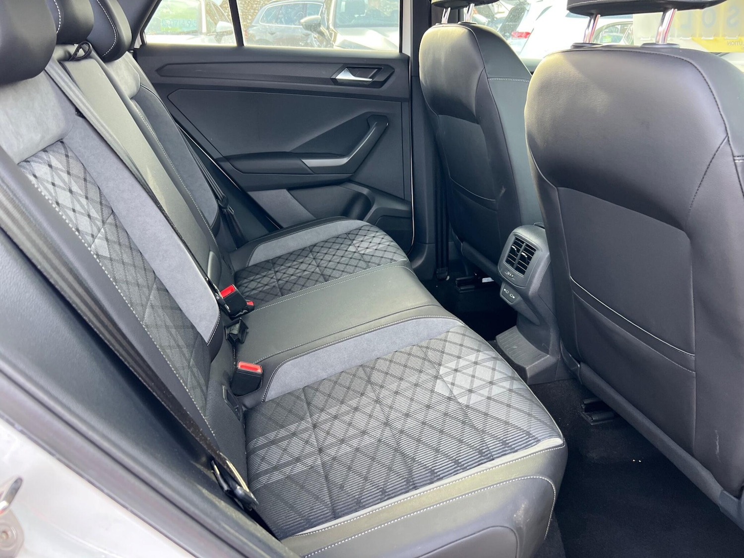 Used Volkswagen T-Roc 2023 for sale - 77267618: Photo 5