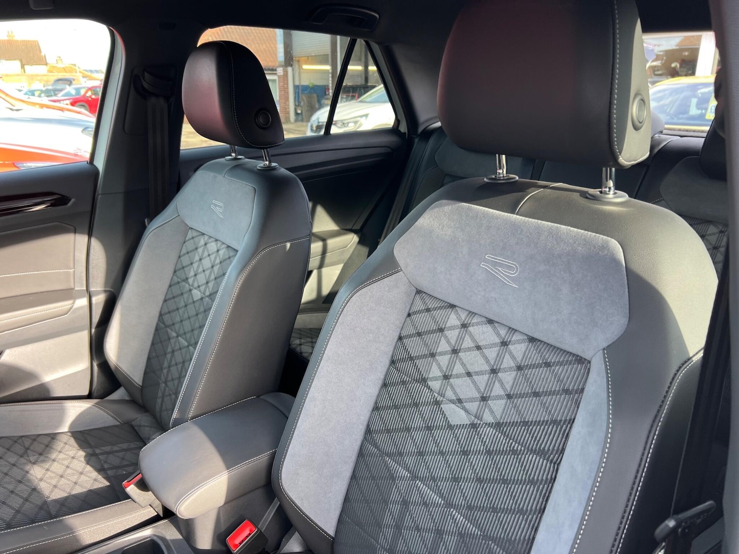 Used Volkswagen T-Roc 2023 for sale - 77267618: Photo 55