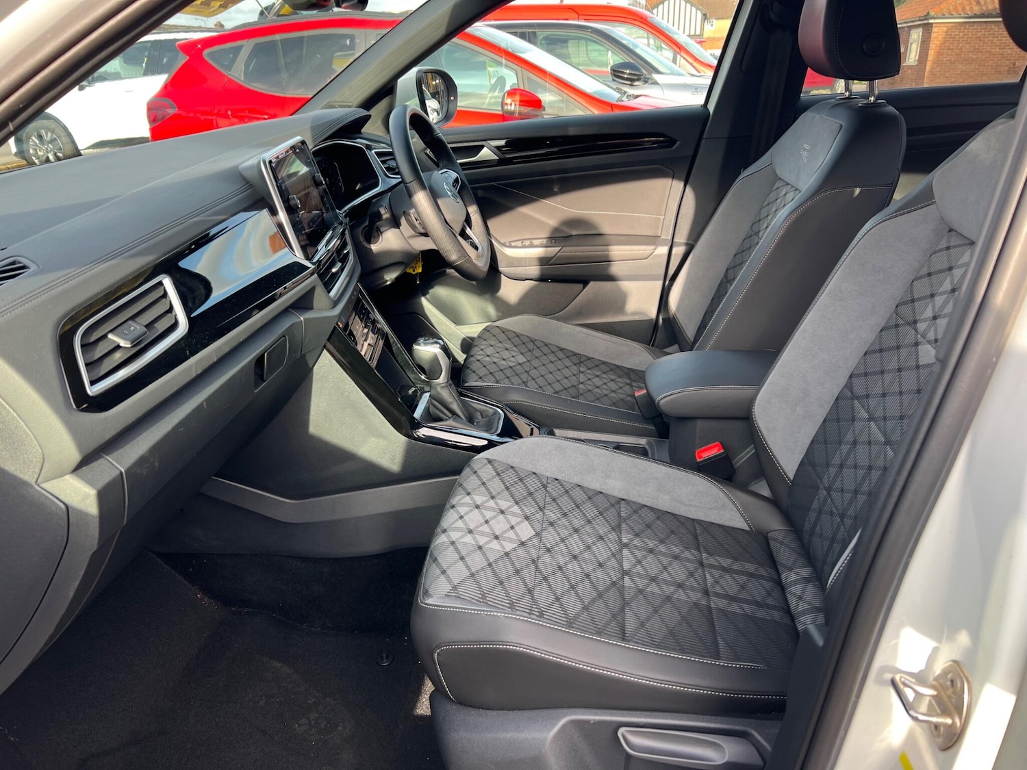 Used Volkswagen T-Roc 2023 for sale - 77267618: Photo 56