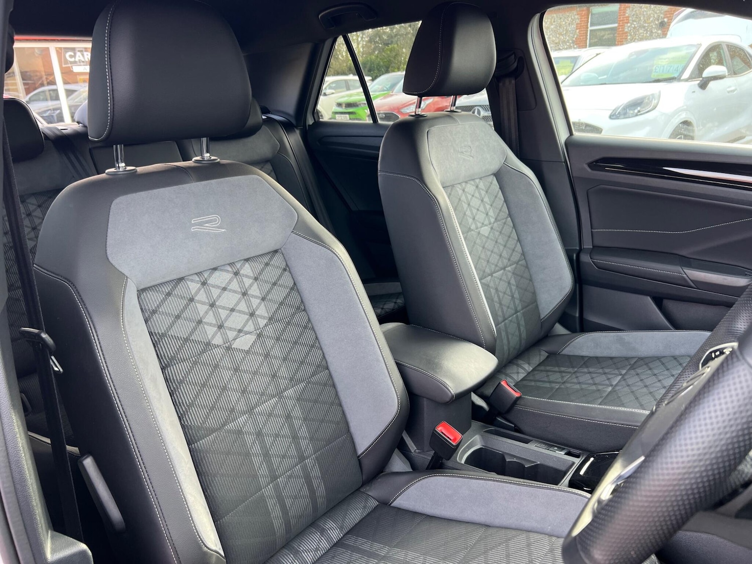 Used Volkswagen T-Roc 2023 for sale - 77267618: Photo 6