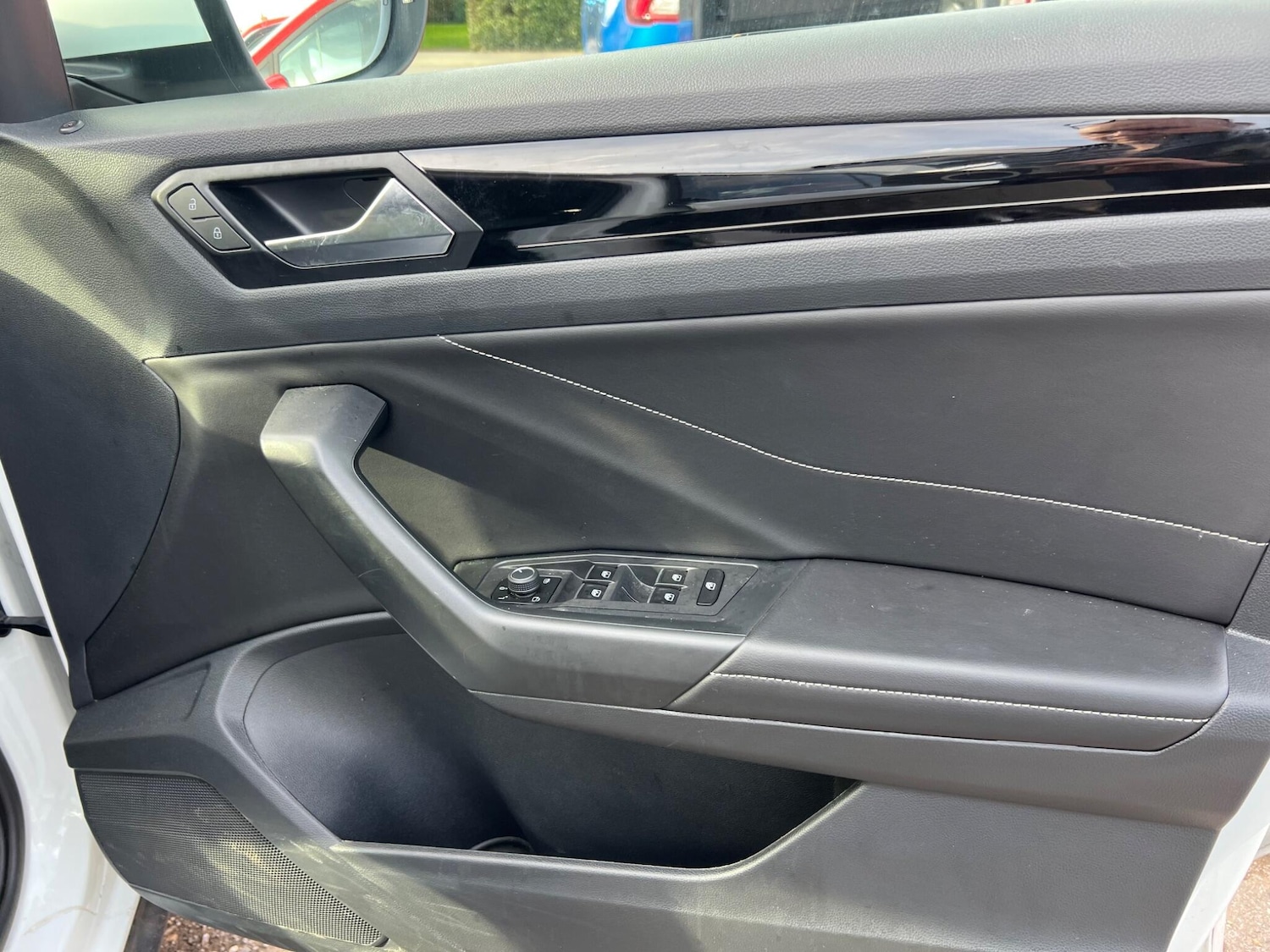 Used Volkswagen T-Roc 2023 for sale - 77267618: Photo 7