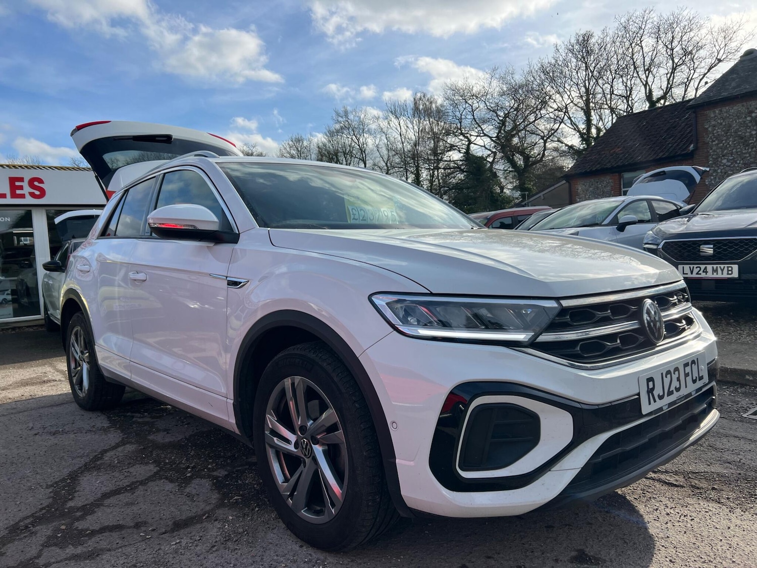 Used Volkswagen T-Roc 2023 for sale - 77267618: Photo 77