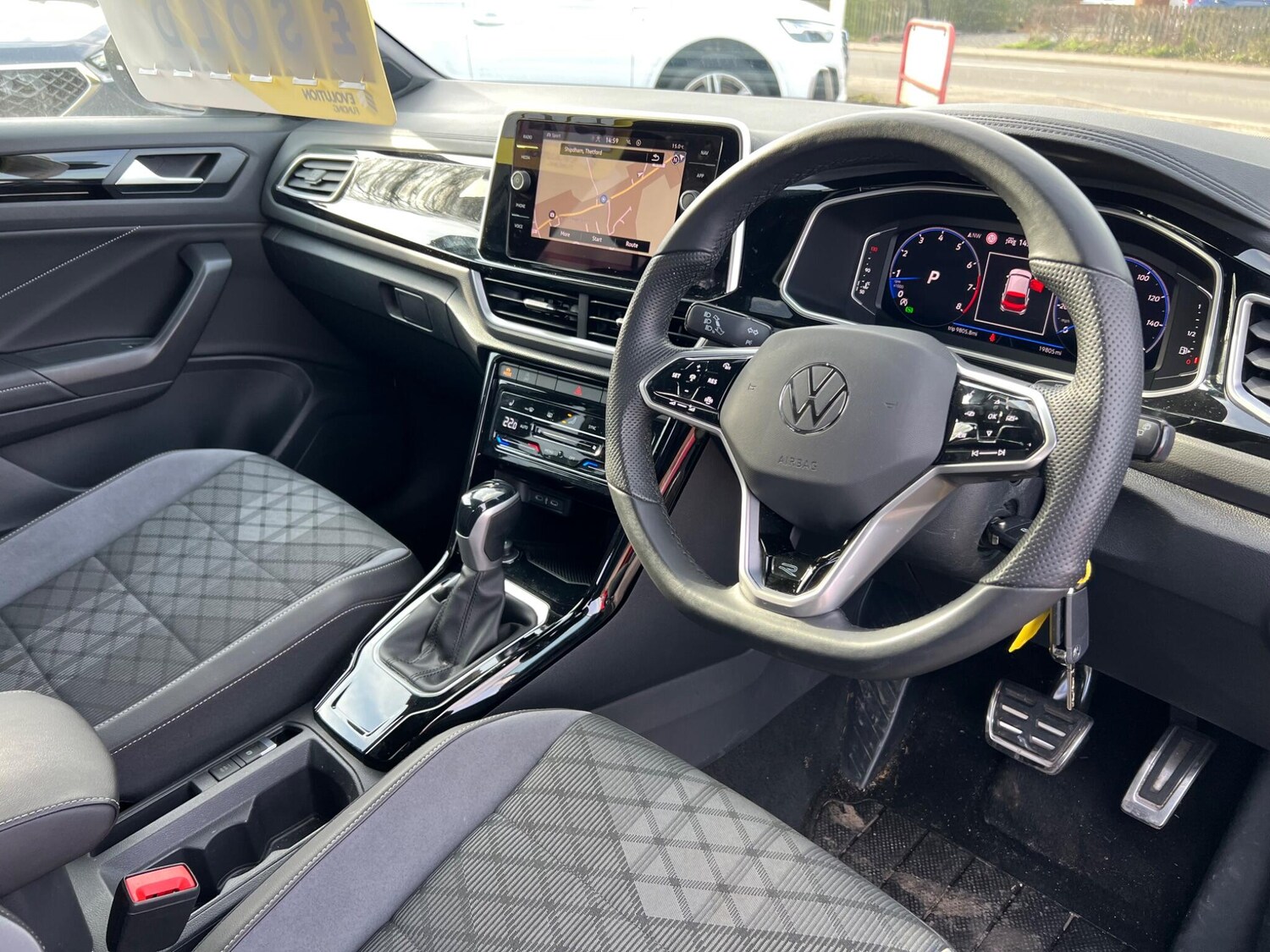 Used Volkswagen T-Roc 2023 for sale - 77267618: Photo 8