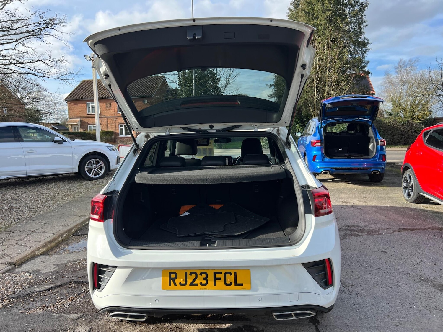 Used Volkswagen T-Roc 2023 for sale - 77267618: Photo 89