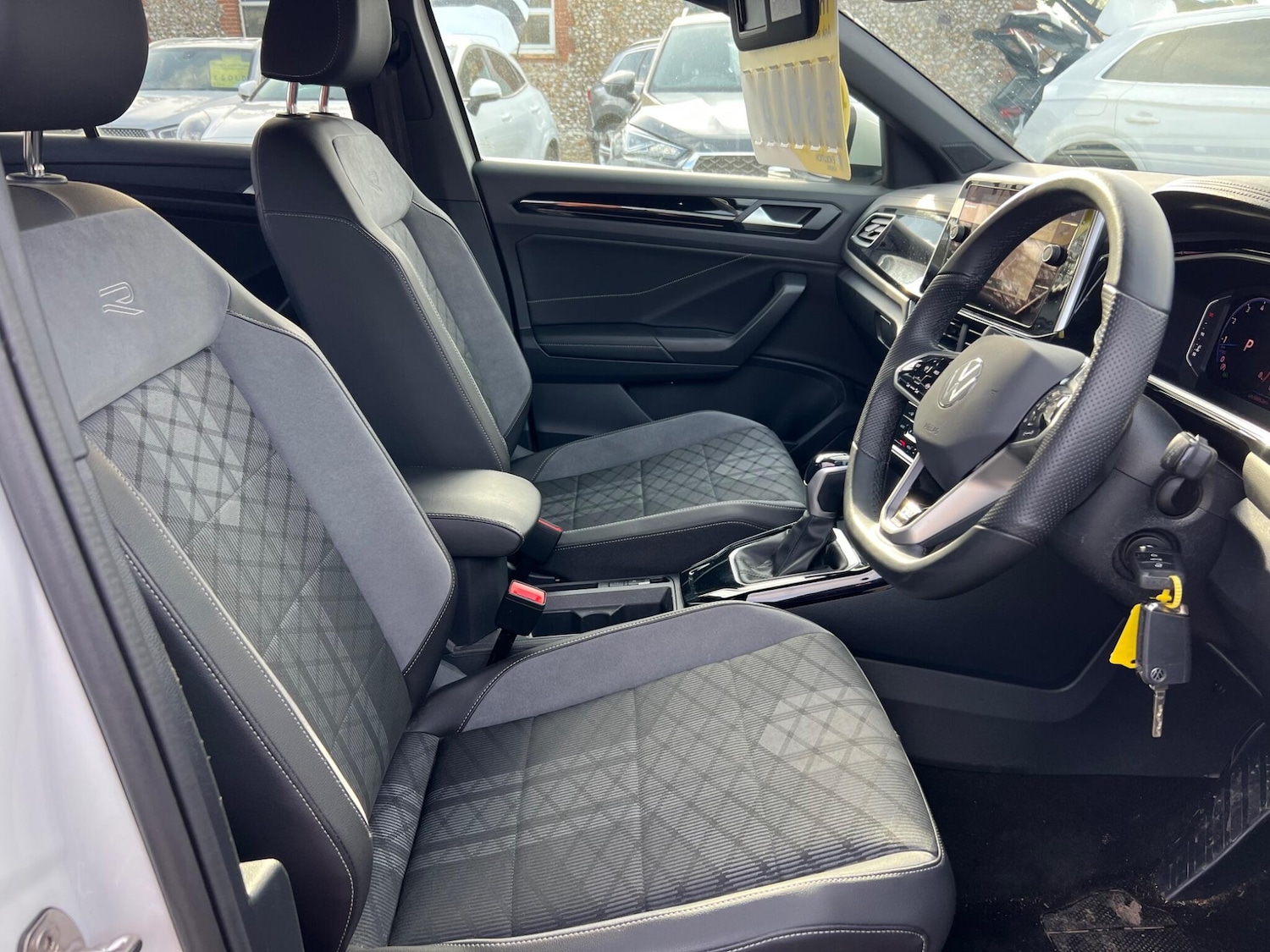 Used Volkswagen T-Roc 2023 for sale - 77267618: Photo 9