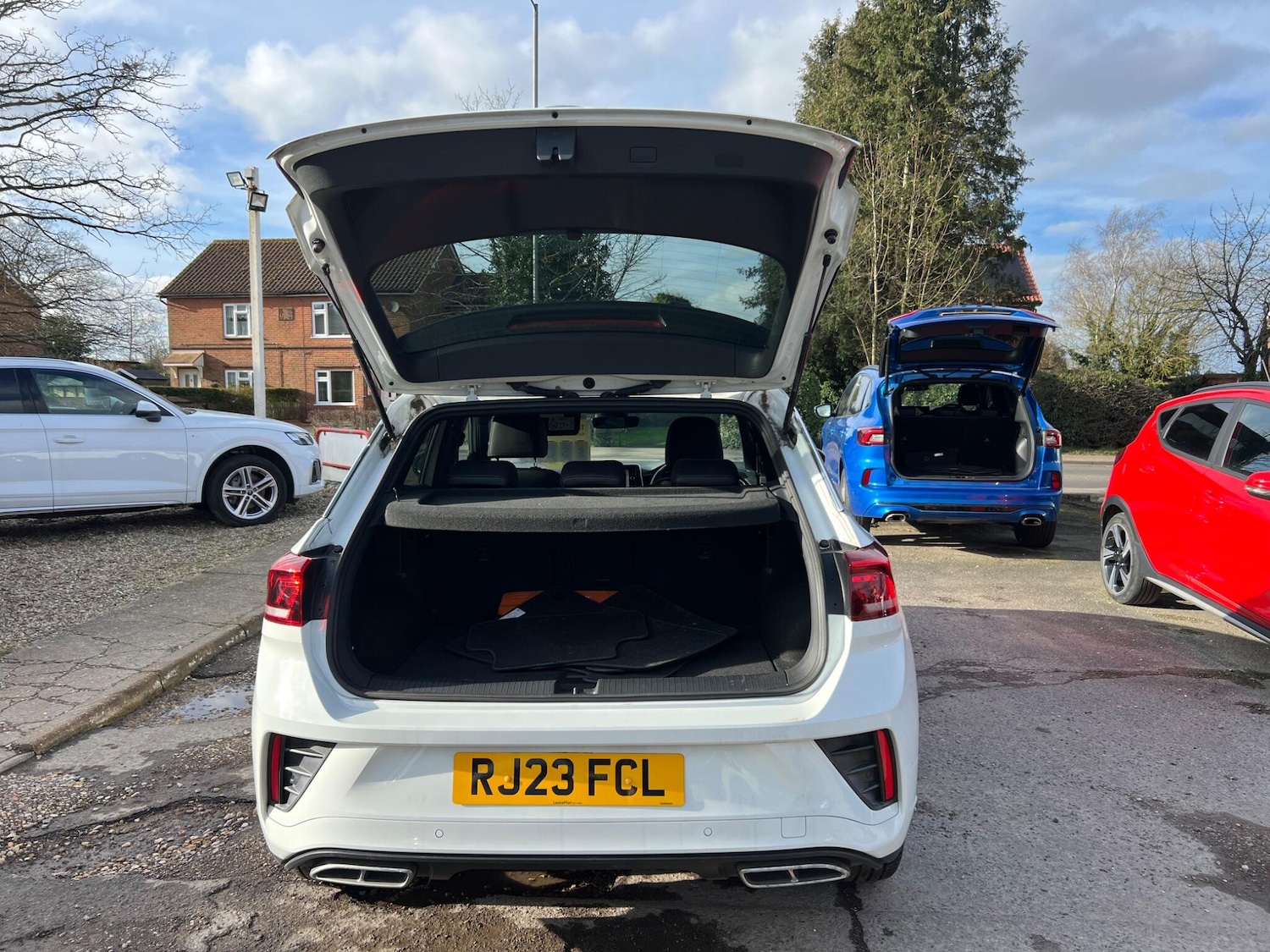 Used Volkswagen T-Roc 2023 for sale - 77267618: Photo 90