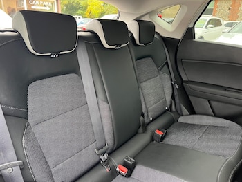 Used Renault Captur 2023 for sale - 76121375: Photo