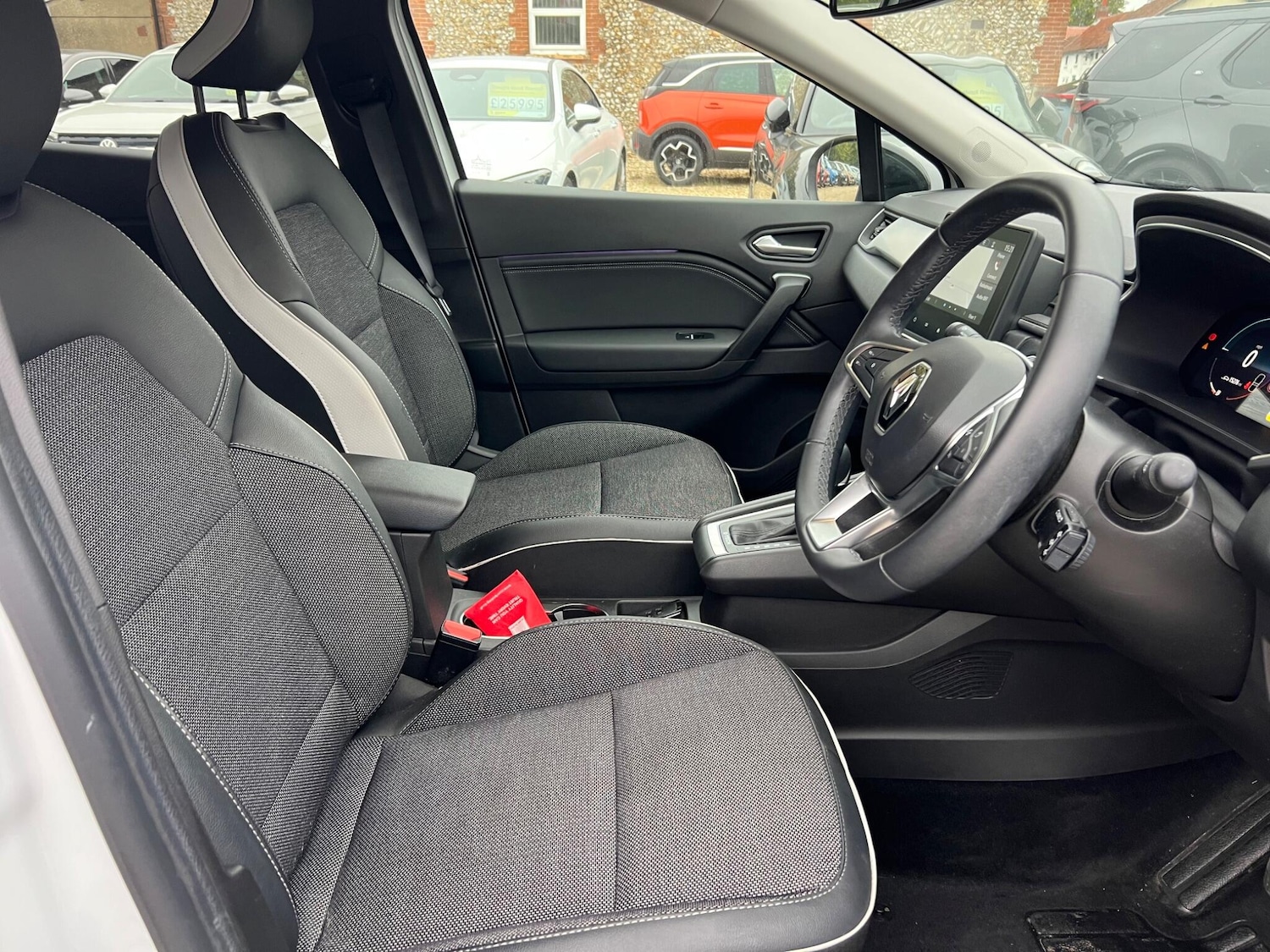 Used Renault Captur 2023 for sale - 76121375: Photo 8