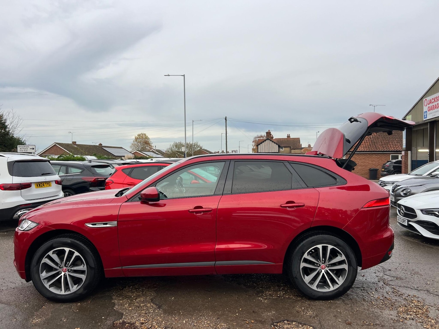 Used Jaguar F-Pace 2017 for sale - 76498844: Photo 9