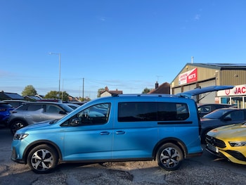 Used Ford Grand Tourneo Connect 2023 for sale - 78492601: Photo