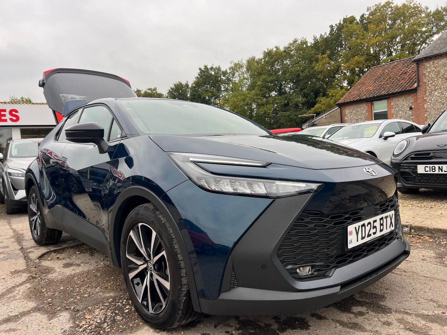 Used Toyota C-HR 2025 for sale - 76239009: Photo 10