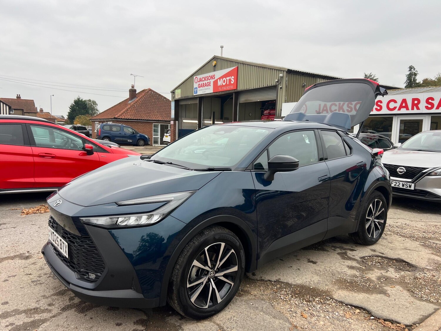 Used Toyota C-HR 2025 for sale - 76239009: Photo 17
