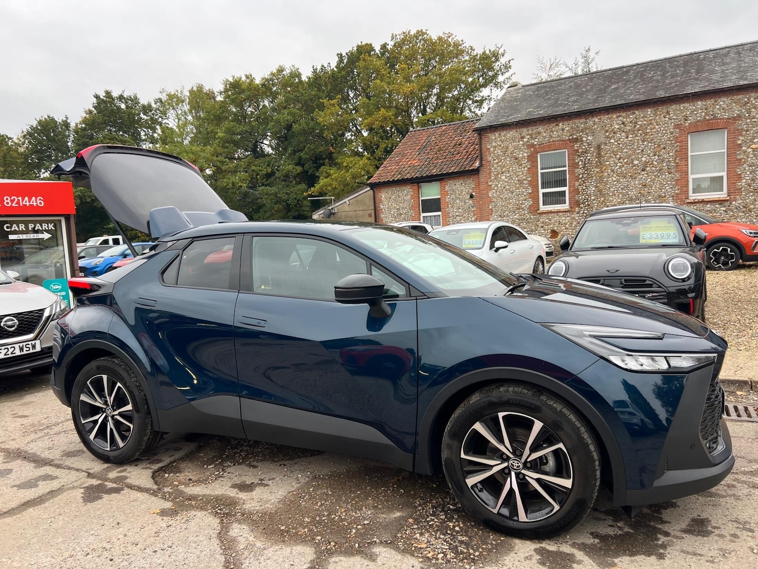 Used Toyota C-HR 2025 for sale - 76239009: Photo 4