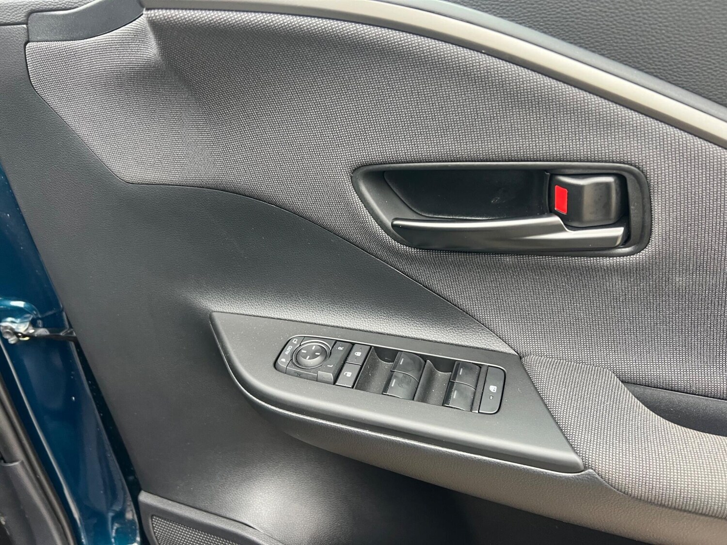 Used Toyota C-HR 2025 for sale - 76239009: Photo 74