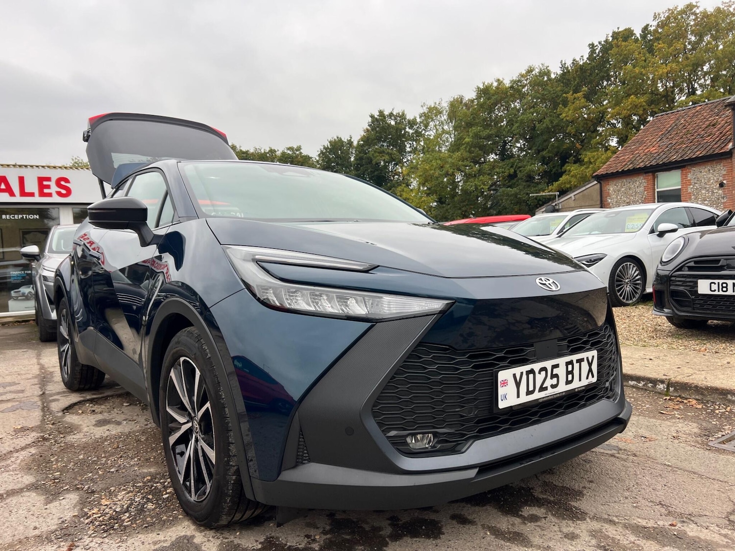 Used Toyota C-HR 2025 for sale - 76239009: Photo 9