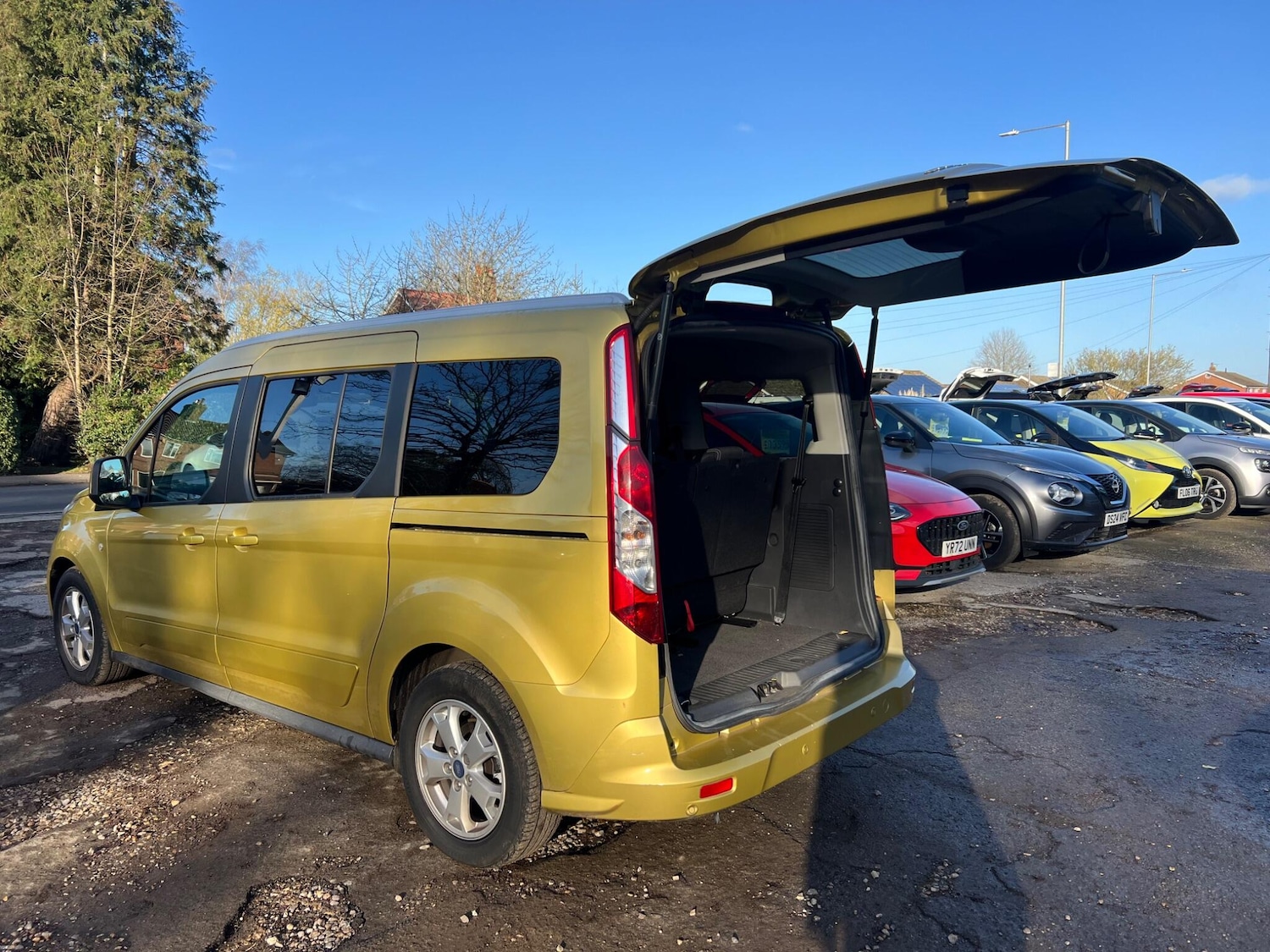 Used Ford Grand Tourneo Connect 2017 for sale - 76728175: Photo 17