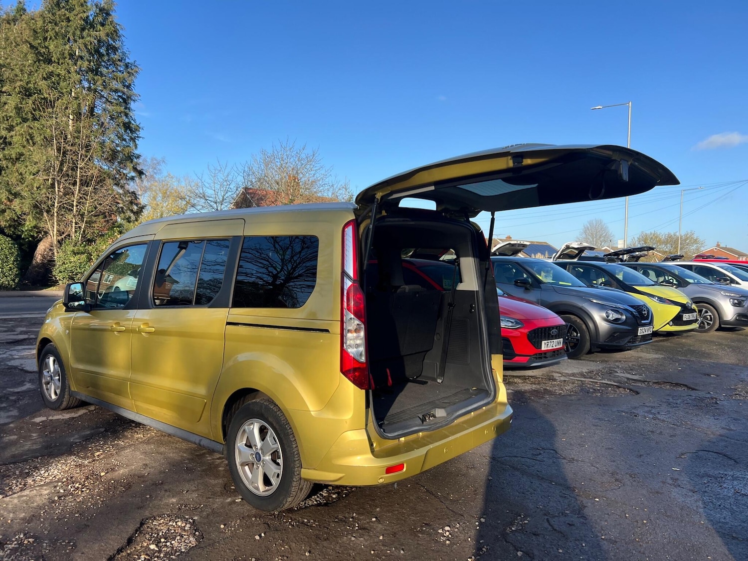 Used Ford Grand Tourneo Connect 2017 for sale - 76728175: Photo 18