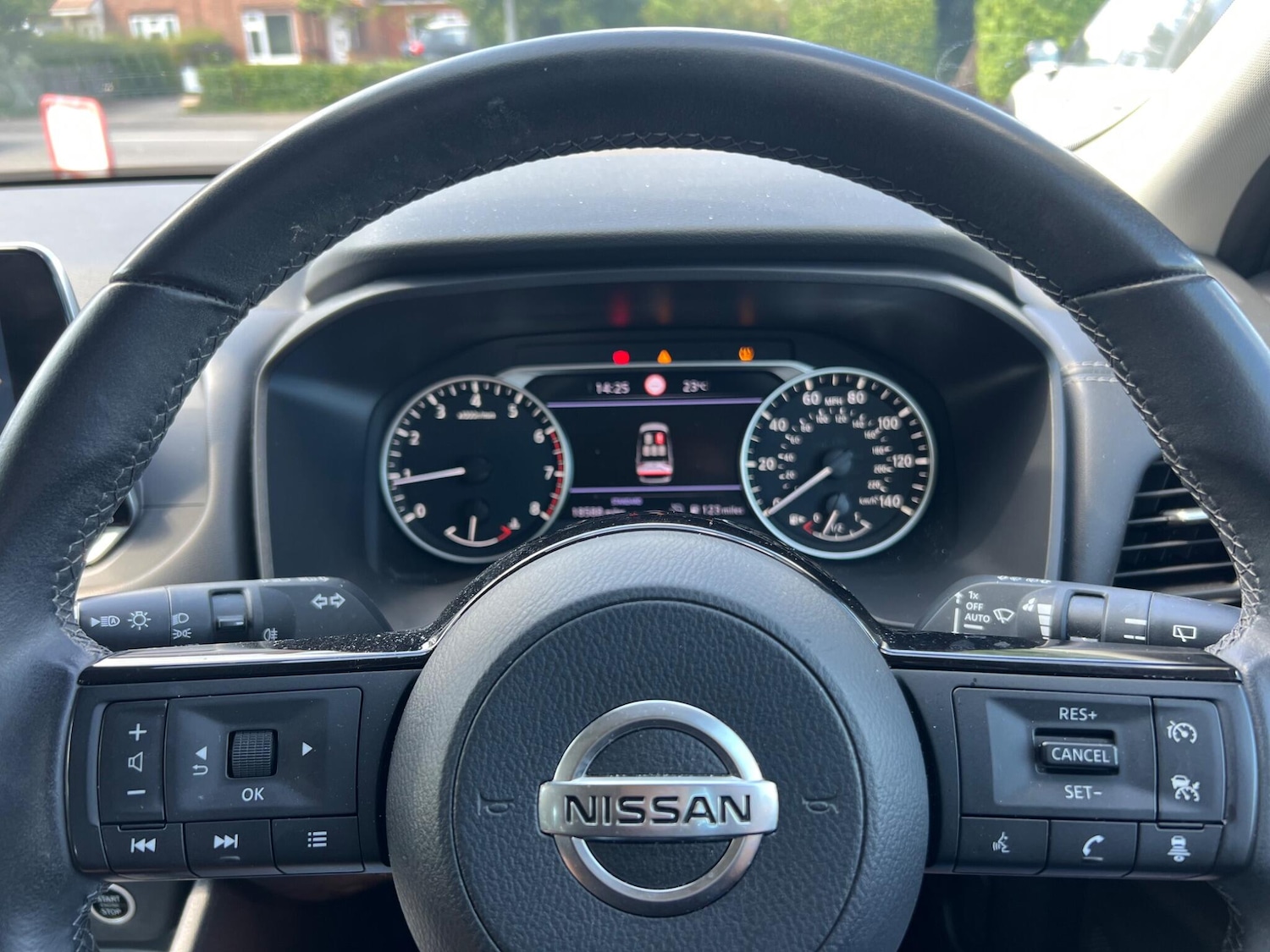 Used Nissan Qashqai for sale - 76995661: Photo 33