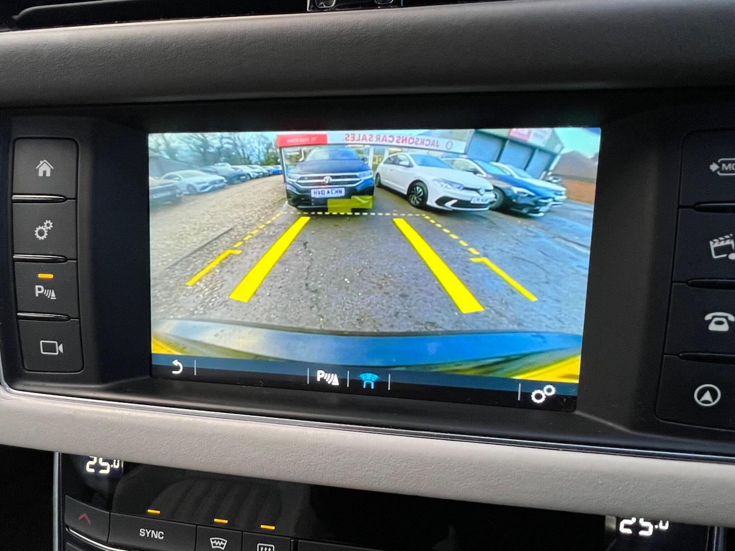 Used Jaguar XF 2016 for sale - 76839393: Photo 100