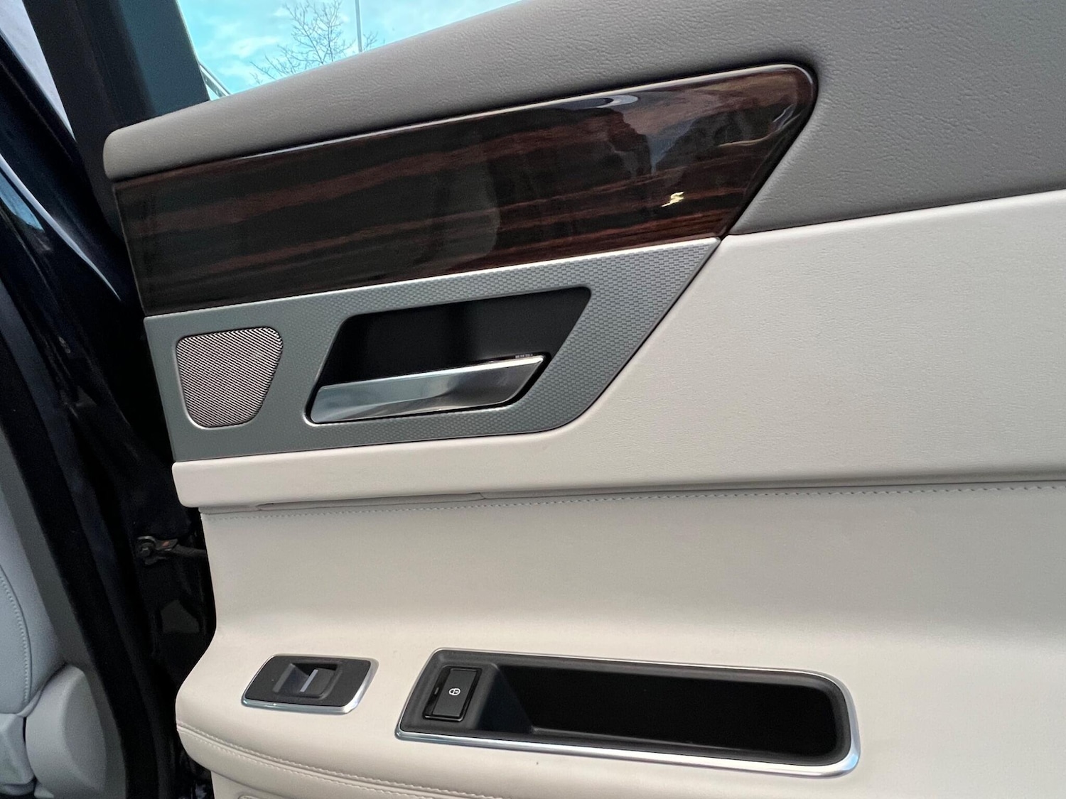 Used Jaguar XF 2016 for sale - 76839393: Photo 40