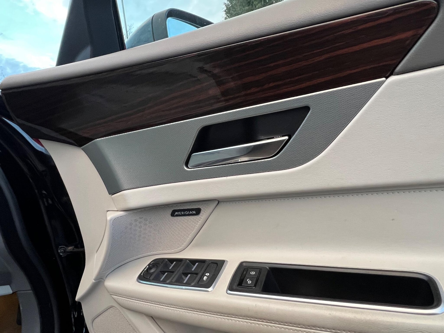 Used Jaguar XF 2016 for sale - 76839393: Photo 49