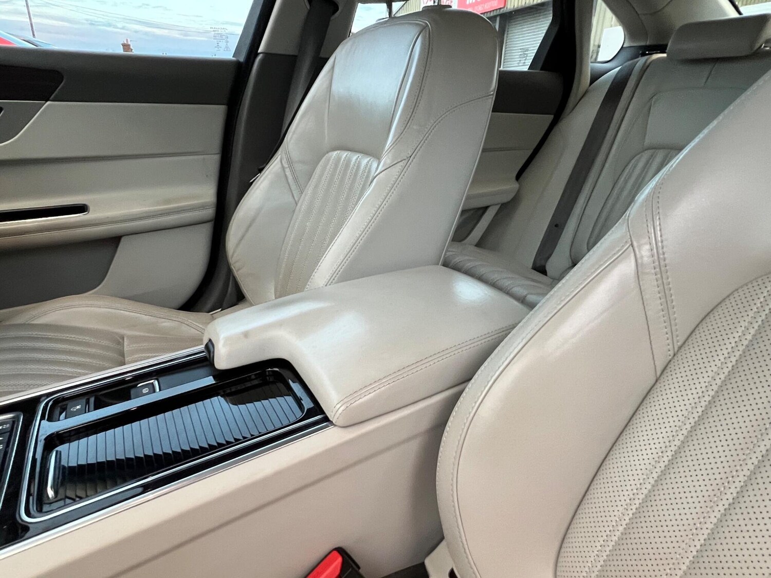 Used Jaguar XF 2016 for sale - 76839393: Photo 78