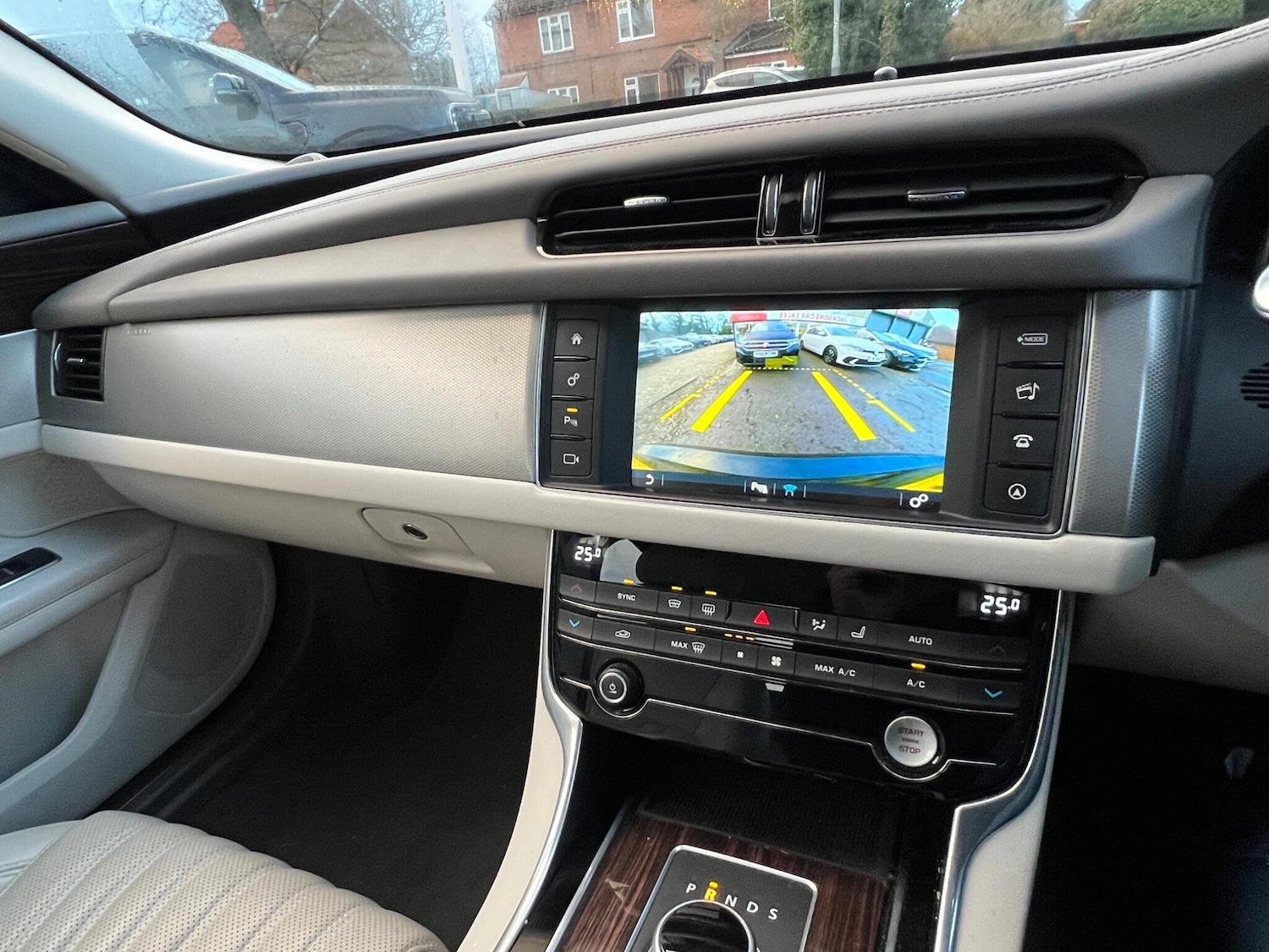 Used Jaguar XF 2016 for sale - 76839393: Photo 99