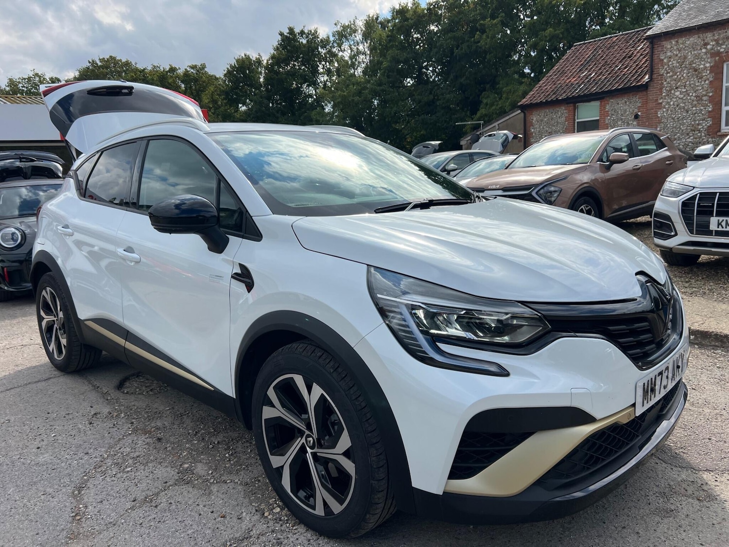 Used Renault Captur 2023 for sale - 76002137: Photo 1
