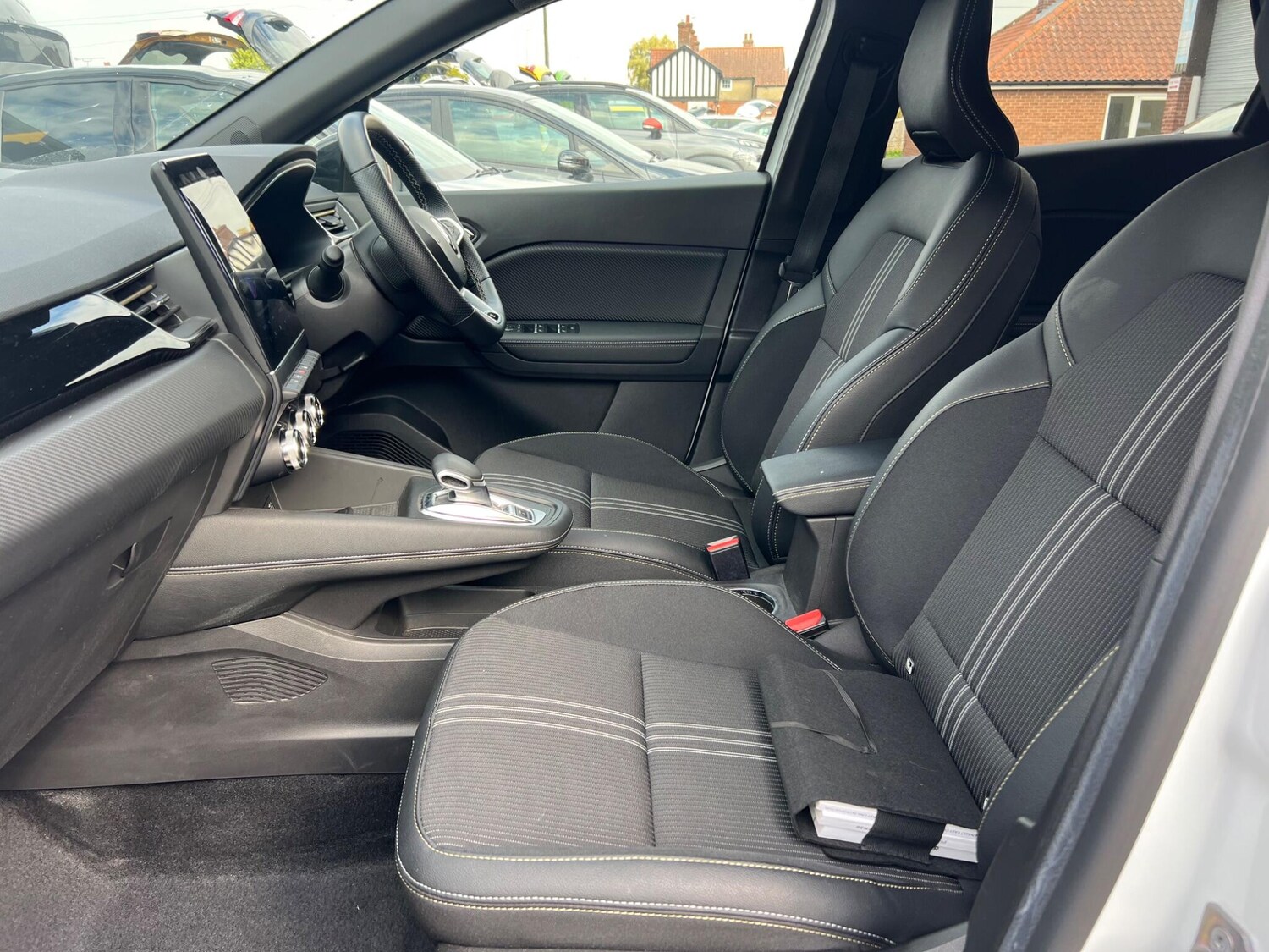Used Renault Captur 2023 for sale - 76002137: Photo 65