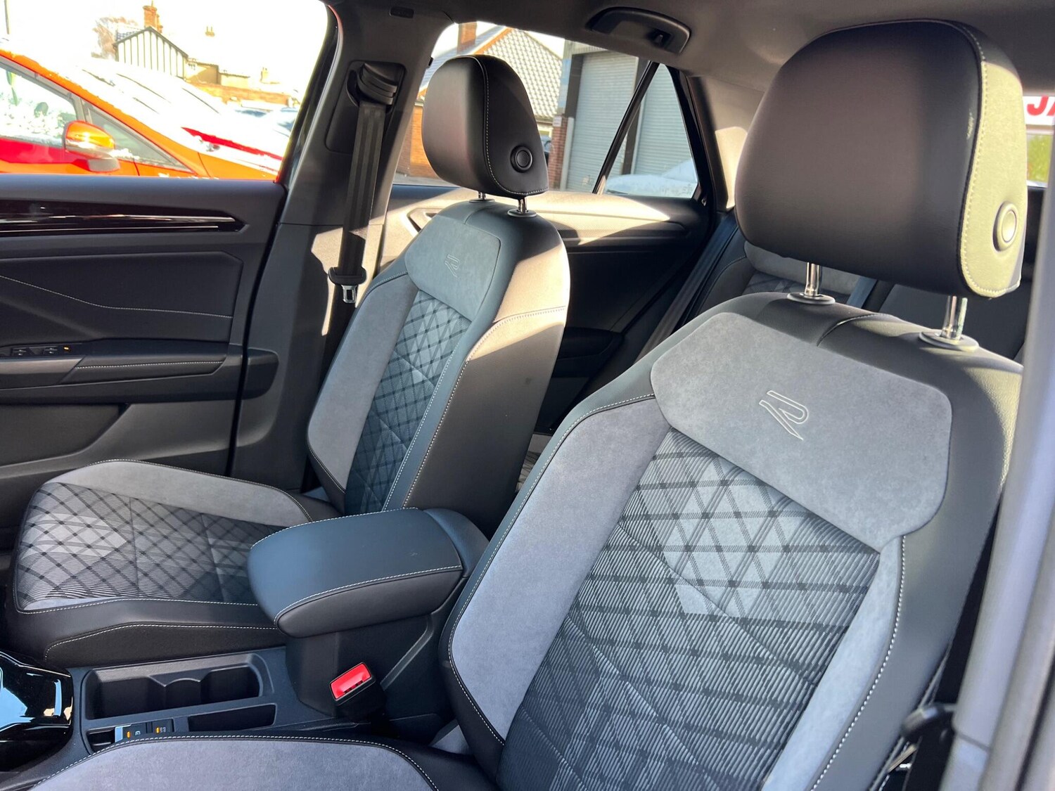 Used Volkswagen T-Roc 2024 for sale - 76499406: Photo 35