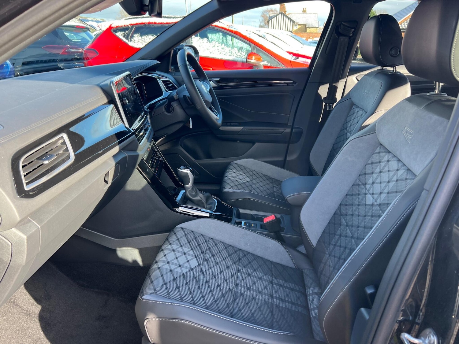 Used Volkswagen T-Roc 2024 for sale - 76499406: Photo 36