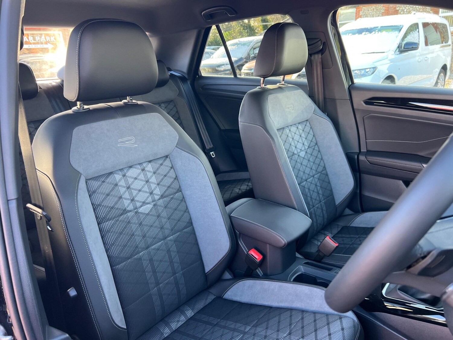 Used Volkswagen T-Roc 2024 for sale - 76499406: Photo 50