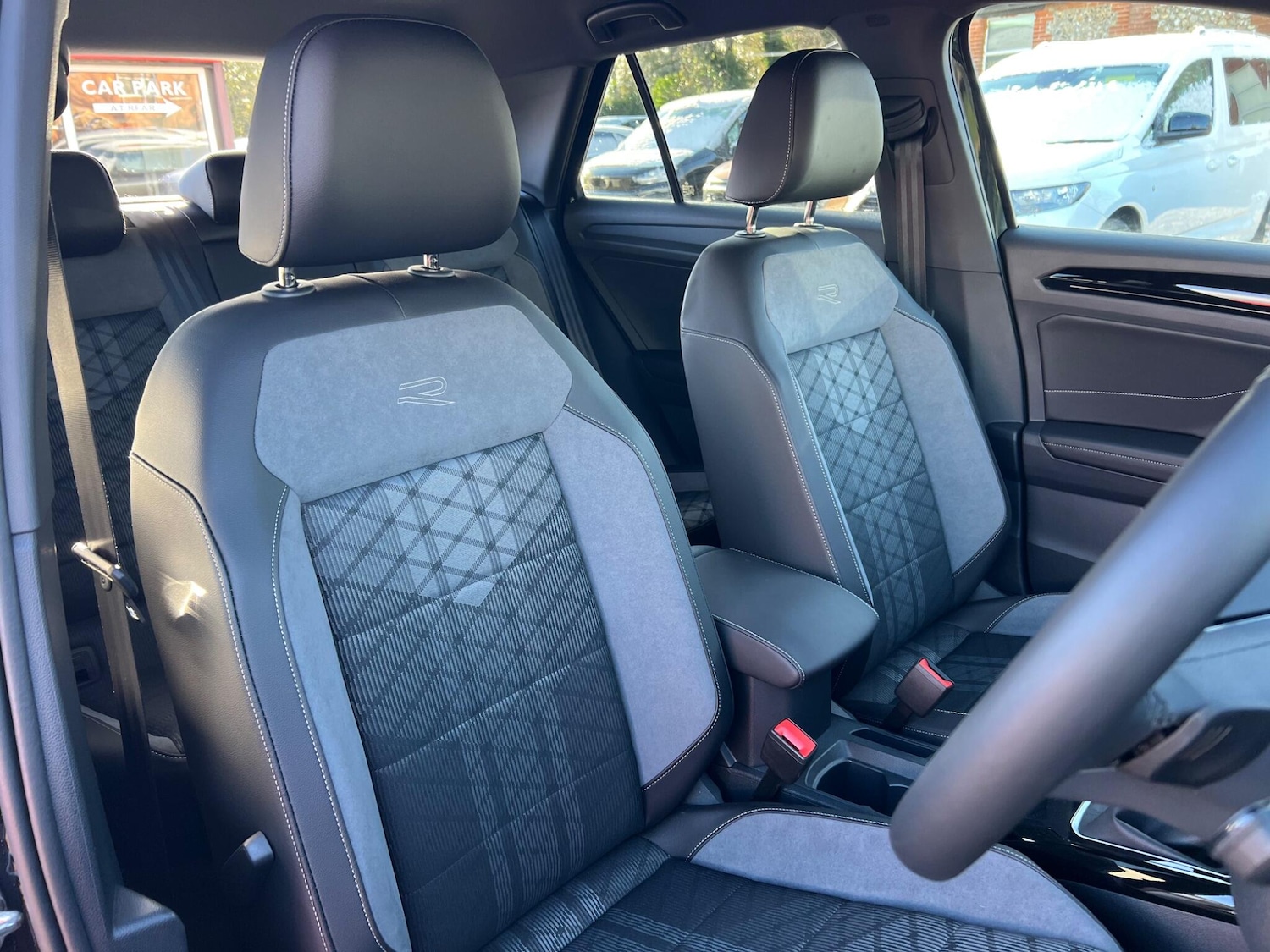 Used Volkswagen T-Roc 2024 for sale - 76499406: Photo 62