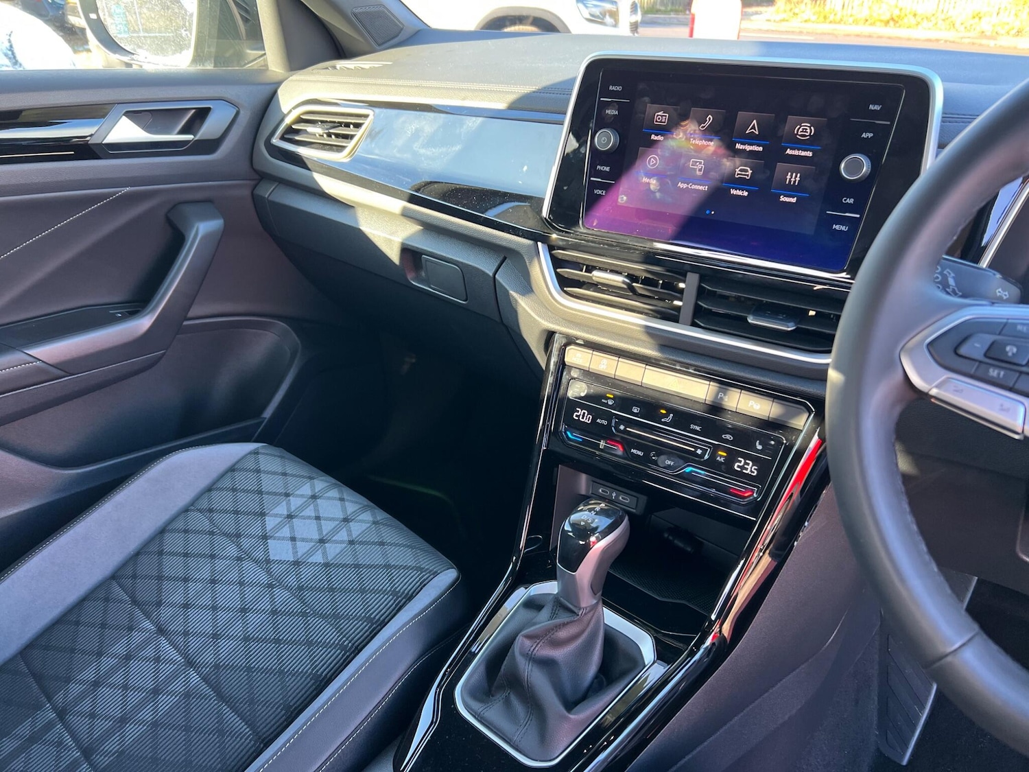 Used Volkswagen T-Roc 2024 for sale - 76499406: Photo 64