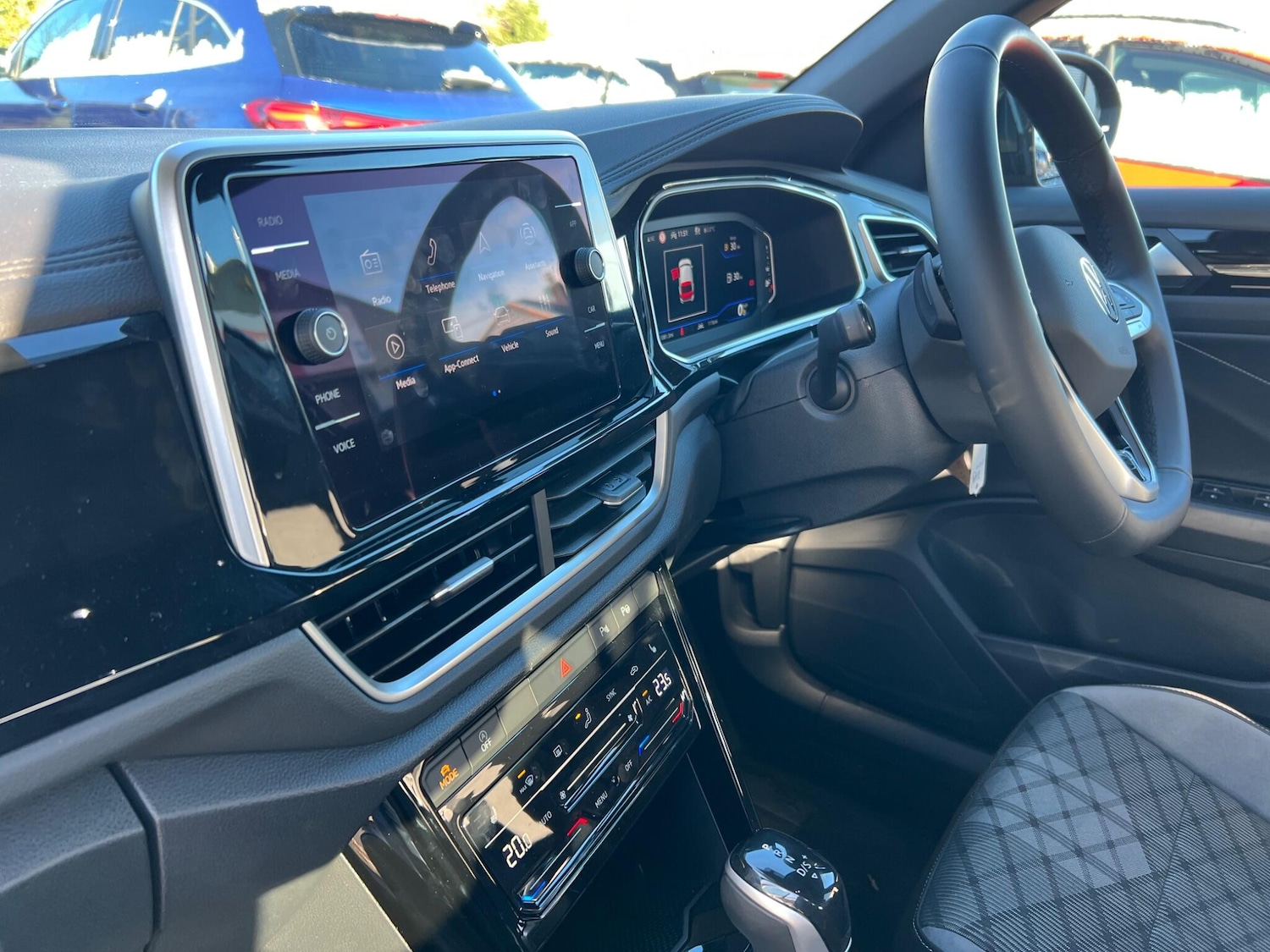 Used Volkswagen T-Roc 2024 for sale - 76499406: Photo 68