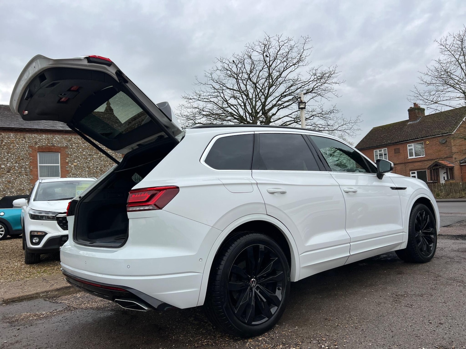 Used Volkswagen Touareg 2023 for sale - 77190673: Photo 4