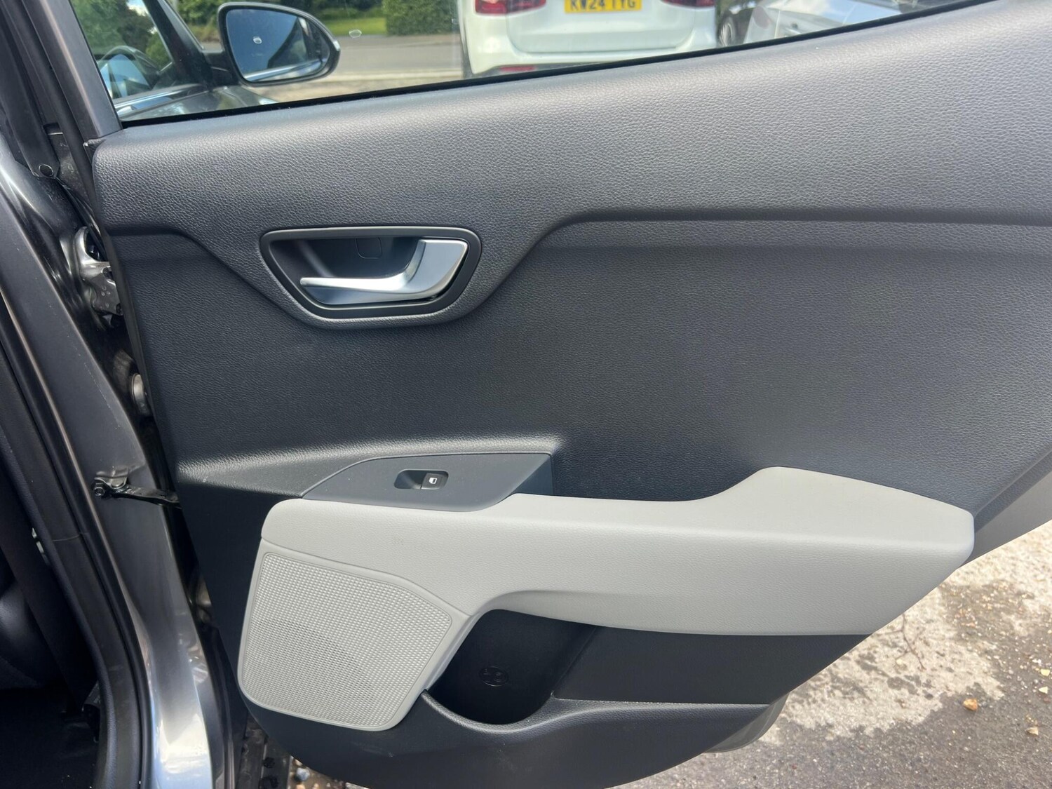 Used Kia Stonic 2024 for sale - 75553292: Photo 93