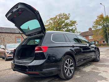 Used Volkswagen Passat 2024 for sale - 76122112: Photo