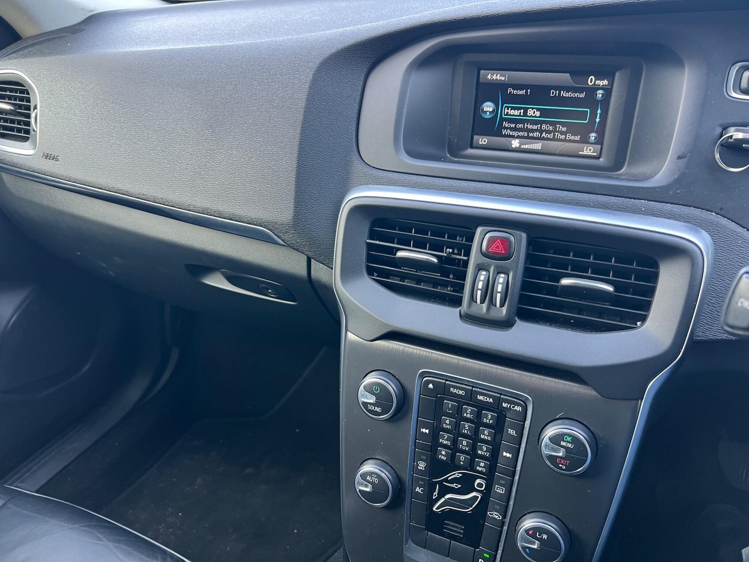 Used Volvo V40 2014 for sale - 77970548: Photo 3