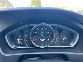 Used Volvo V40 2014 for sale - 77970548: Photo