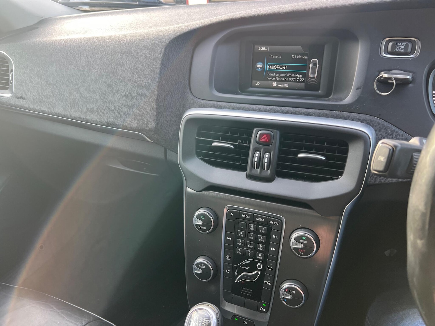 Used Volvo V40 2014 for sale - 77970548: Photo 63