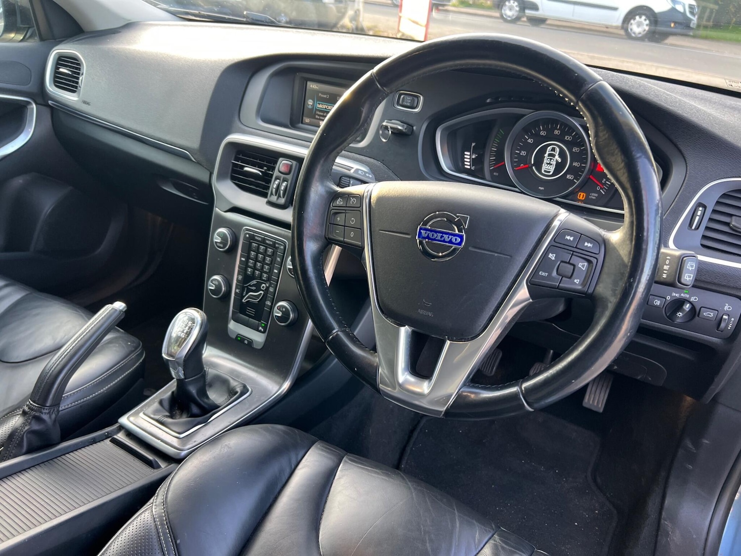 Used Volvo V40 2014 for sale - 77970548: Photo 7