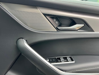 Used Jaguar F-Pace 2022 for sale - 76136541: Photo