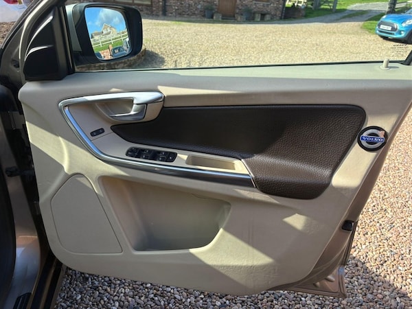Used Volvo XC60 2011 for sale - 76217343: Photo 16
